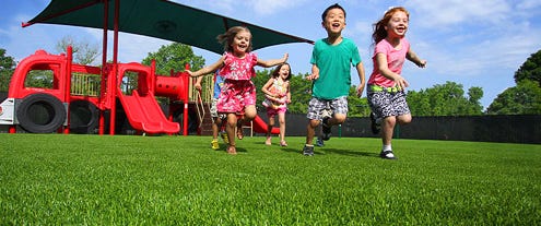 ¿El seguro el césped artificial?