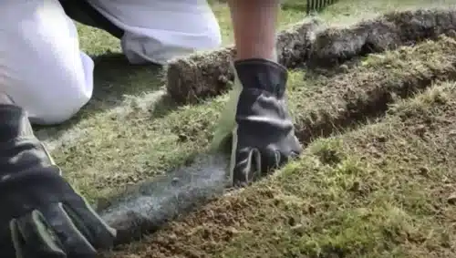 Cómo instalar un sistema de riego por aspersión enterrado