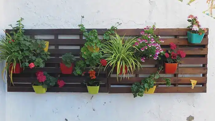 Guía fácil para hacer un jardín vertical con un palet 11 Guía fácil para hacer un jardín vertical con un palet